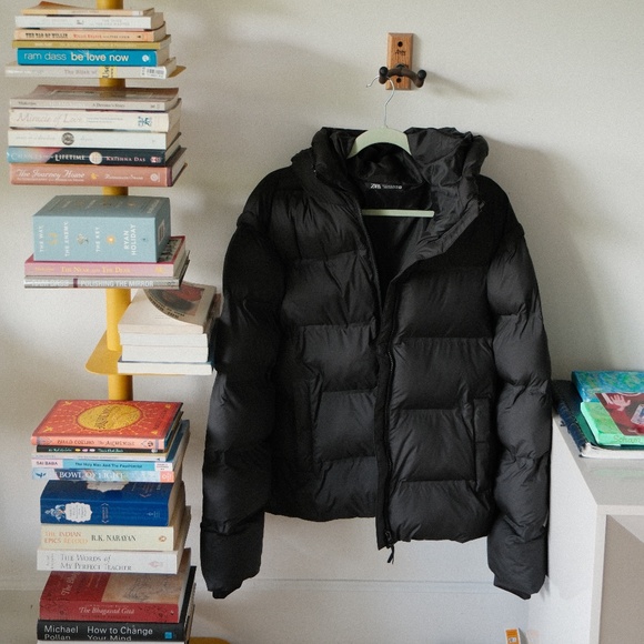 Black Puffer Jacket with Hood – Minimalist Quilted Winter Coat (Men’s Small) - Picture 1 of 3